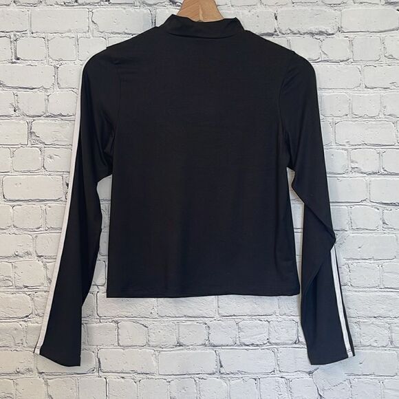 Racer Style Crop Top - Picture 3 of 4